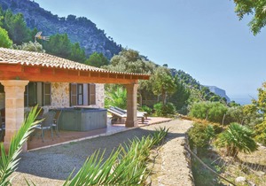 Cozy home in Estellencs with WiFi