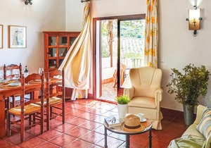 Cozy Home In Estepa With Kitchen
