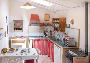 Cozy home in Fornacette PI with WiFi