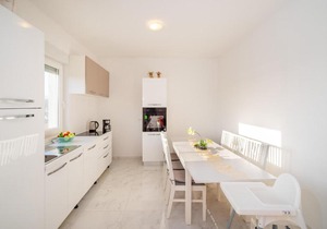 Cozy Home In Karin Gornji With Kitchen