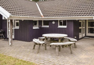Cozy home in Oksbøl with sauna