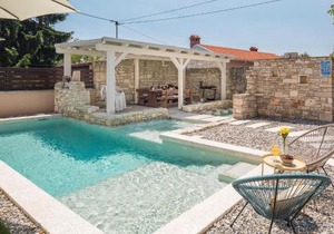 Cozy Home In Peresiji