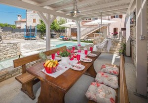 Cozy Home In Peresiji