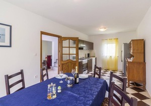 Cozy home in Pula with kitchen