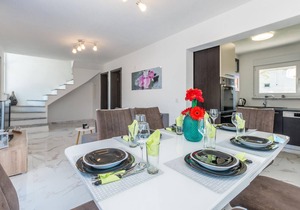 Cozy home in Rastane Donje with WiFi