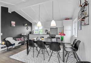 Cozy home in Roslev with WiFi
