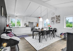 Cozy home in Roslev with WiFi