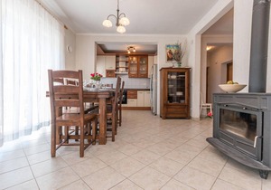 Cozy home in Tinj with kitchen