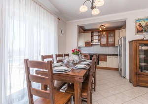 Cozy home in Tinj with kitchen