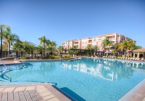 Cozy Lakeview Condo w/ Private Balcony!