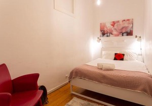 Cozy Lisbon Stay - 2 Min Walk from Av Liberdade