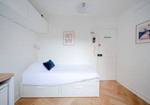 Cozy little nest in Les Batignolles