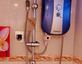 Cozy Master Room at Suria Kipark Damansara Apartment Homestay Sleeps 3