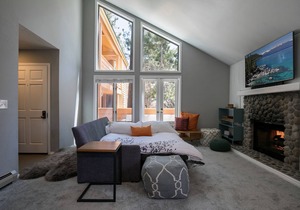 Cozy McCloud Condo - Walk to Lake Tahoe - Quiet, Updated Sleeps 3
