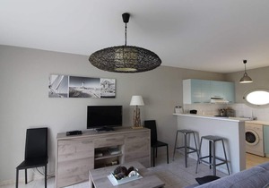 Cozy Modern House Near Cotinière Harbor, Sleeps 4, Private Garden & Close to Sandy Beaches