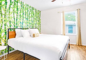 Cozy, Modern 2B | Pool, Gym, Fast WiFi | Work/Play