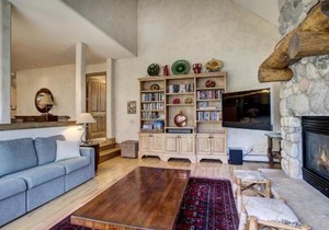 Cozy Mountain 4-Bedroom Retreat in Arrowhead Village townhouse