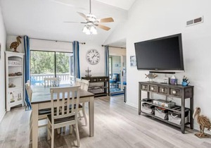 Cozy PET Friendly Seabrook Villa, New to Rental Market!