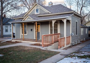 Cozy Retreat | Walk to UNC | FREE Cruiser Bikes
