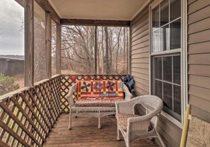 Cozy Rixeyville Cottage with Deck, Grill, and Stabling