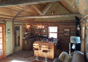 Cozy, Rustic Cabins near Chico Hot Springs & only 35 mins to YELLOWSTONE PARK!