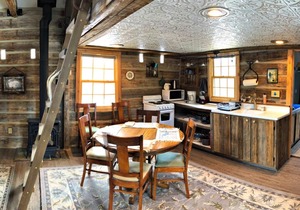 Cozy, Rustic Cabins near Chico Hot Springs & only 35 mins to YELLOWSTONE PARK!