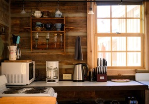Cozy, Rustic Cabins near Chico Hot Springs & only 35 mins to YELLOWSTONE PARK!