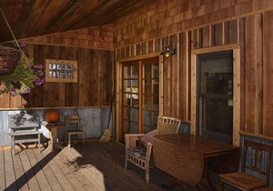 Cozy, Rustic Cabins near Chico Hot Springs & only 35 mins to YELLOWSTONE PARK!!
