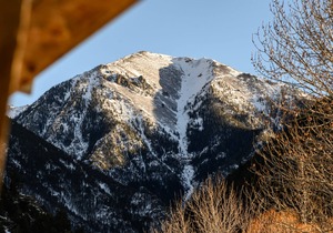 Cozy, Rustic Cabins near Chico Hot Springs & only 35 mins to YELLOWSTONE PARK!!