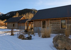 Cozy, Rustic Cabins near Chico Hot Springs & only 35 mins to YELLOWSTONE PARK!!
