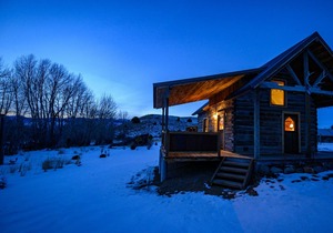 Cozy, Rustic Cabins near Chico Hot Springs & only 35 mins to YELLOWSTONE PARK!!