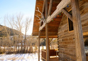 Cozy, Rustic Cabins near Chico Hot Springs & only 35 mins to YELLOWSTONE PARK!!