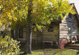 Cozy, Rustic Cabins near Chico Hot Springs & only 35 mins to YELLOWSTONE PARK!!