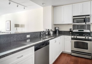Cozy Santa Clara 1BR w/Parking, Gym, walk to Groceries, by Blueground