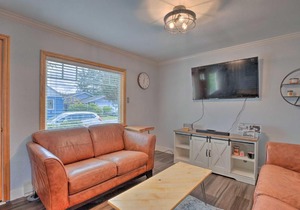 Cozy Seaside Cottage with Hot Tub and Game Room!