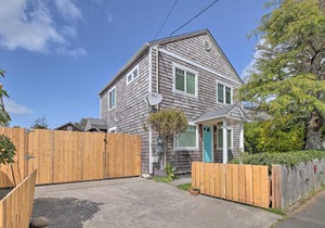 Cozy Seaside Cottage with Hot Tub and Game Room!