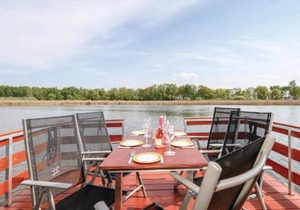 Cozy Ship In Neustrelitz With Wifi