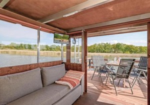 Cozy Ship In Neustrelitz With Wifi