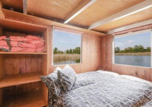 Cozy Ship In Neustrelitz With Wifi