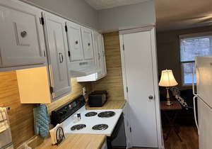 Cozy Spurrier Unit 6 1 bed 1 bath Pets Welcome FREE WiFi
