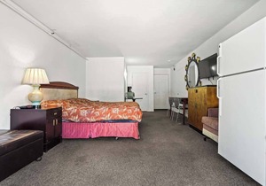 (Cozy studio, 1BR, 1BA, No kitchen)