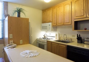 Cozy Studio – Fireplace, Full kitchen, Walk to the Village by RedAwning