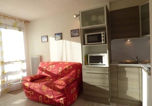 Cozy Studio for 4 near Pistes, Ski Locker, Free Parking, Balcony