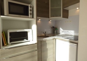 Cozy Studio for 4 near Pistes, Ski Locker, Free Parking, Balcony