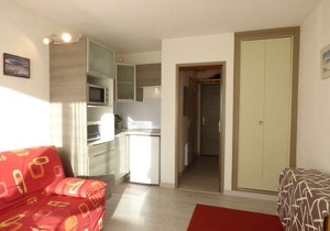 Cozy Studio for 4 near Pistes, Ski Locker, Free Parking, Balcony