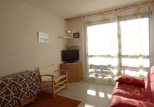 Cozy Studio for 4 near Pistes, Ski Locker, Free Parking, Balcony