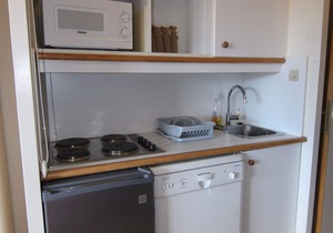 Cozy Studio for 4 with South-Facing Balcony, Near Ski Lifts and Shops — Pet Friendly