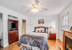 Cozy Studio Near Town & Lake W/ Free WiFi, Plush Bedding, Ideal Location & More!