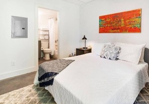 Cozy Studio with Queen Bed, City Walkable!