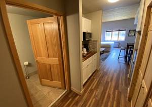Cozy Studio with quick walk to winter activities.